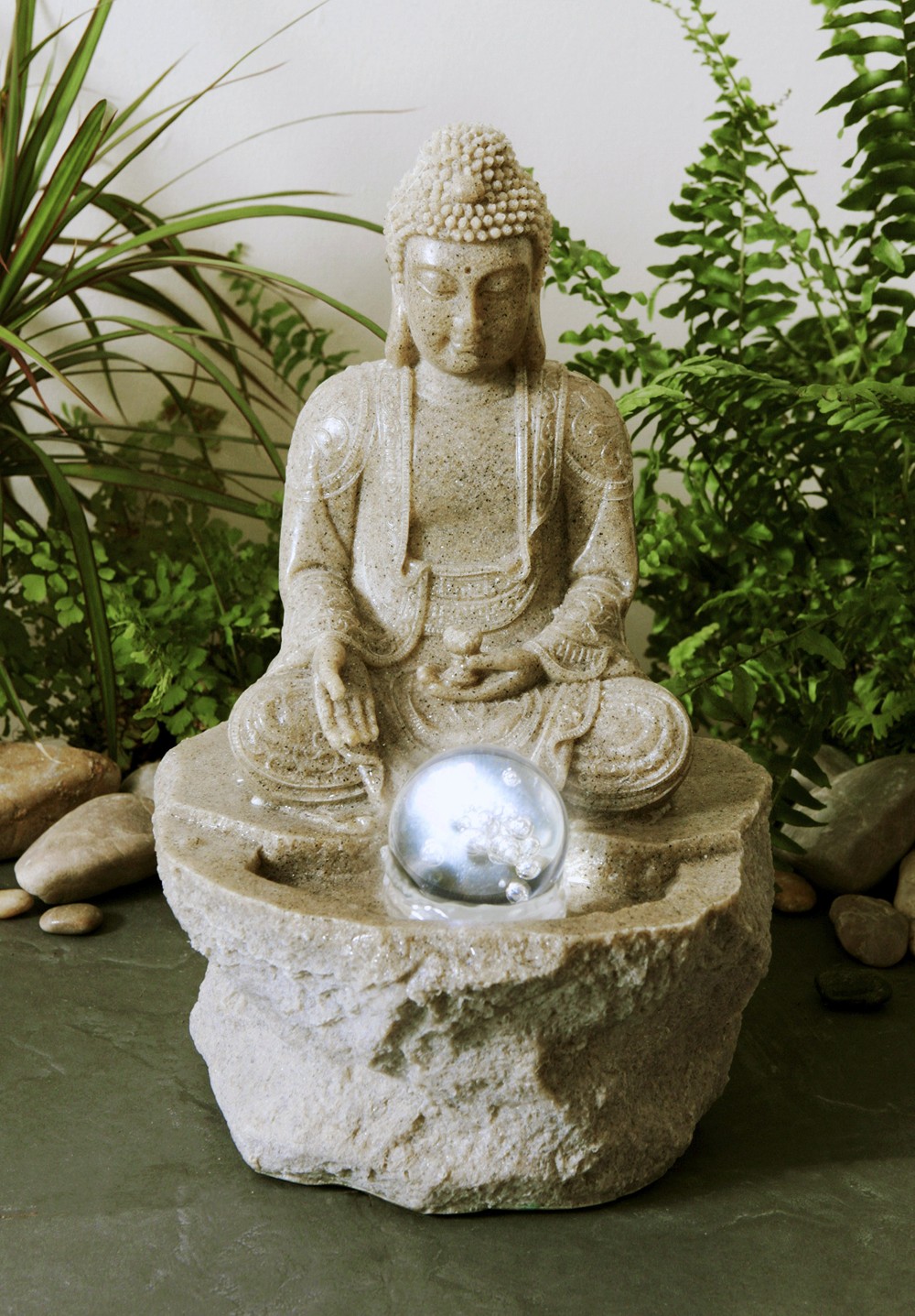 Kosala Boeddha Fontein met Glazen bol en LED Verlichting Kosala Boeddha Fontein met Glazen bol en LED Verlichting