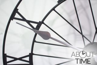 Metalen Tuinklok met Fietswiel-Versiering en Zwarte Afwerking, van About Time™ - 50cm