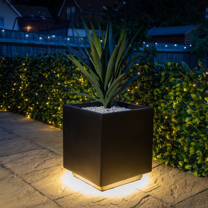 Ezel oppervlakte Gevaar 45cm, Fibrecotta Kubus Plantenbak met LED Lichtjes - Zwart € 159,99