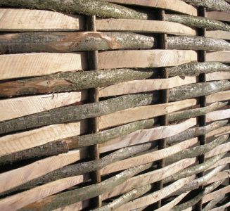 Hazelaar Tuinschermen - Gekliefd hout